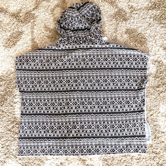 Disney Boutique Mickey & Minnie Mouse Aztec Graphic Top Disneyland hooded Y2K - Picture 4 of 7